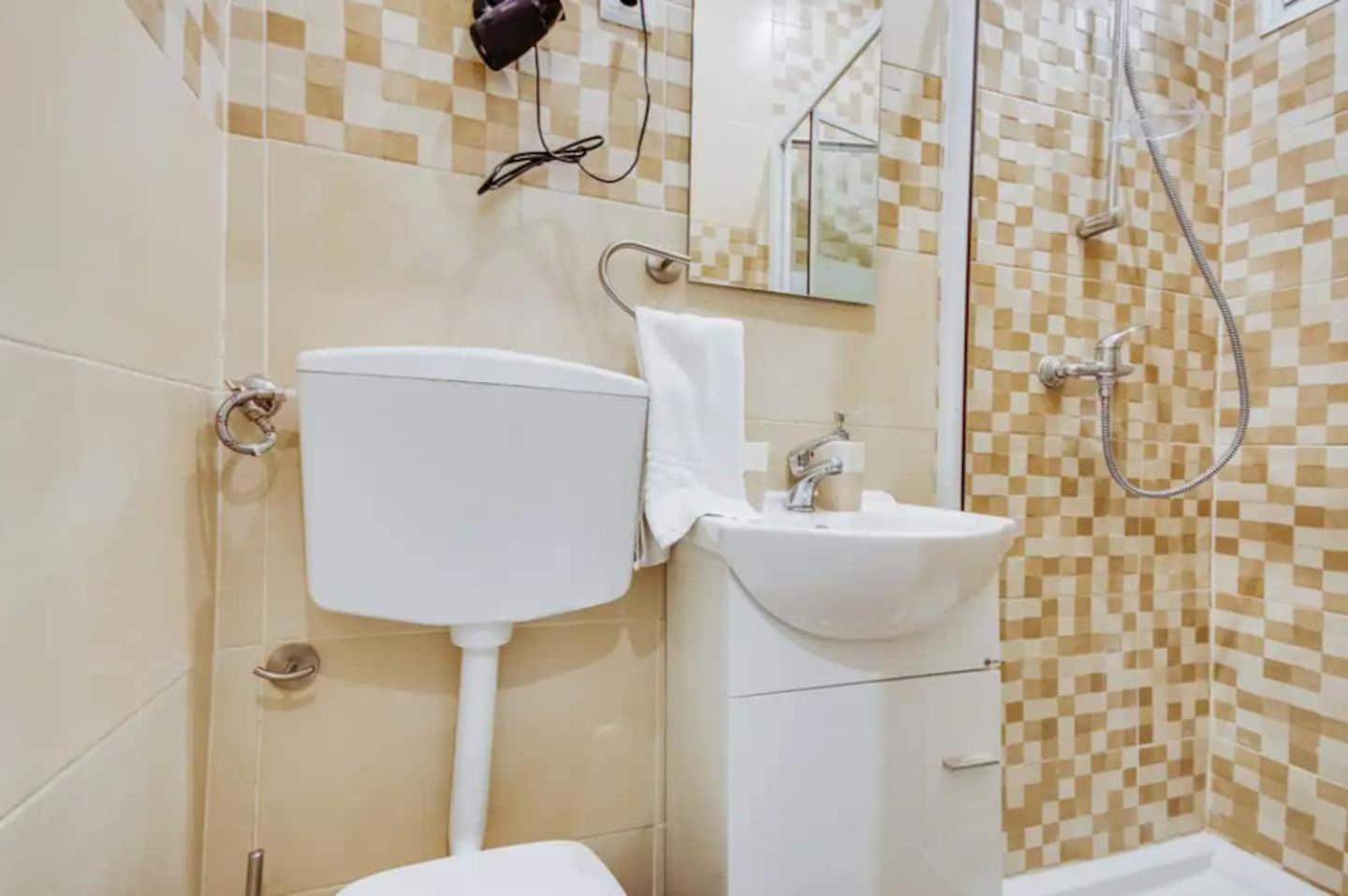 3 Bedroom Apartment In Baixa With River View Lisbona Esterno foto