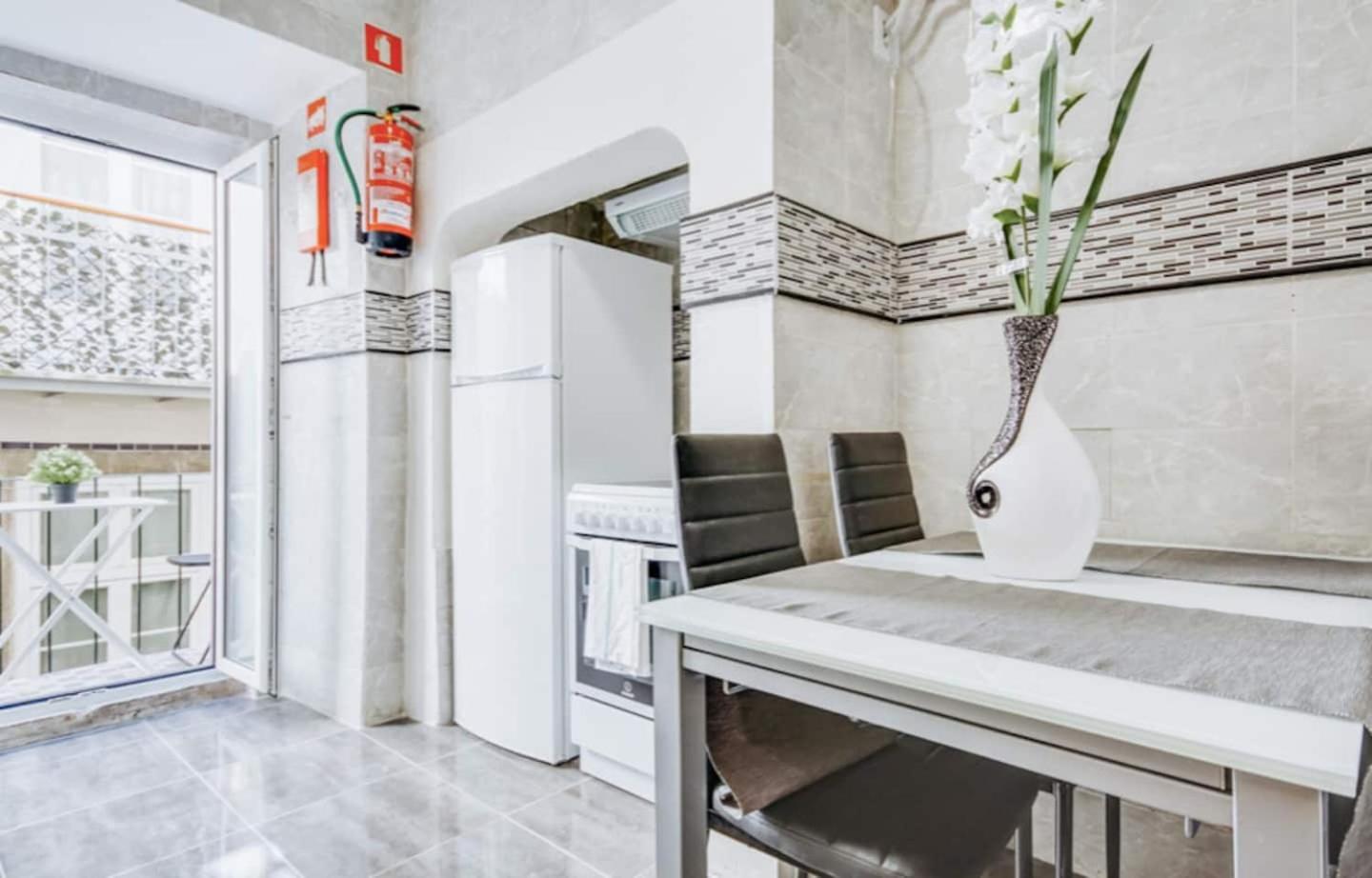3 Bedroom Apartment In Baixa With River View Lisbona Esterno foto